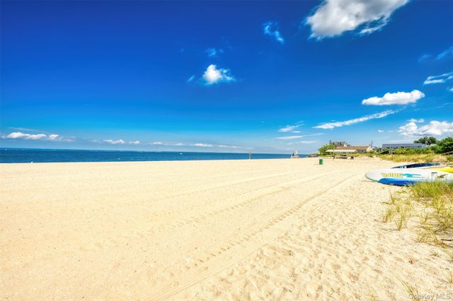 11 7th Street, Bayville, NY 11709