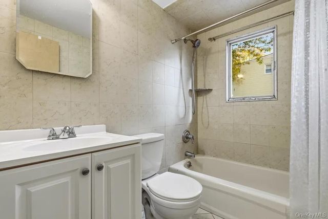 11 7th Street, Bayville, NY 11709