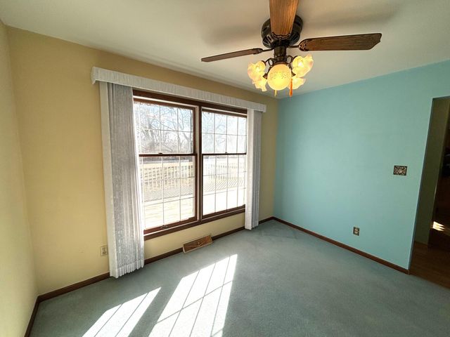 3863 Kingsway Drive, Crown Point, IN 46307