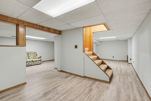 3863 Kingsway Drive, Crown Point, IN 46307