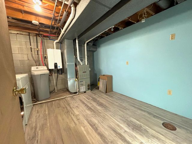 3863 Kingsway Drive, Crown Point, IN 46307