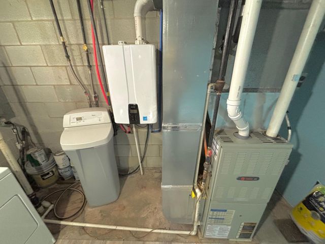 3863 Kingsway Drive, Crown Point, IN 46307