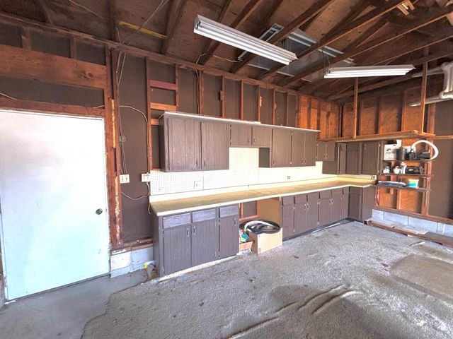 3863 Kingsway Drive, Crown Point, IN 46307