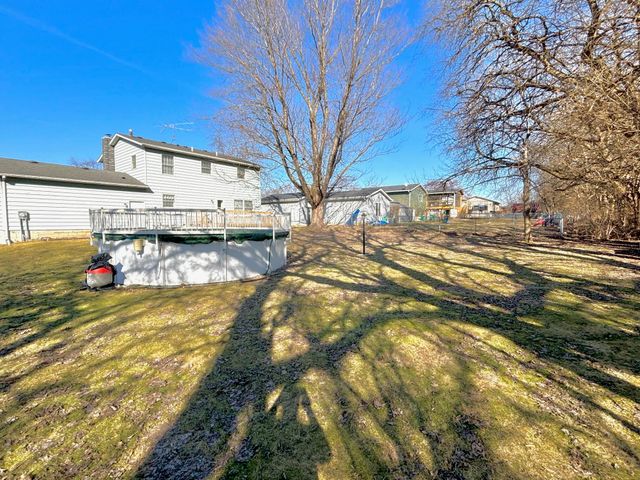 3863 Kingsway Drive, Crown Point, IN 46307