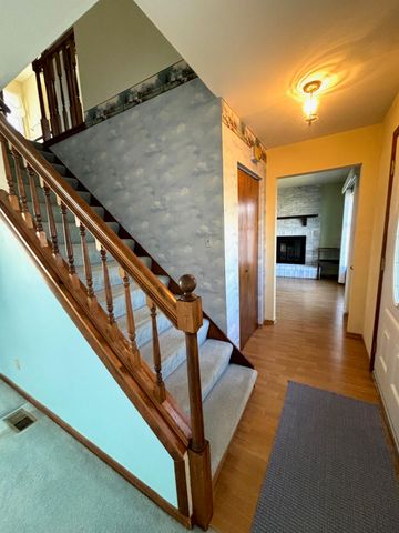 3863 Kingsway Drive, Crown Point, IN 46307