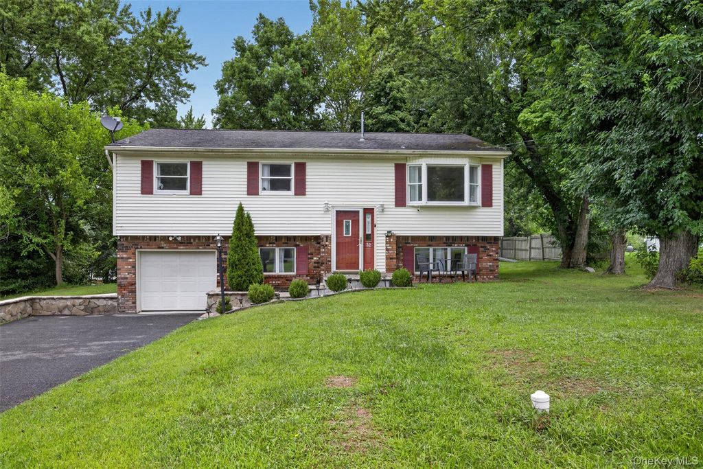 32 Surrey Road, Chester, NY 10918