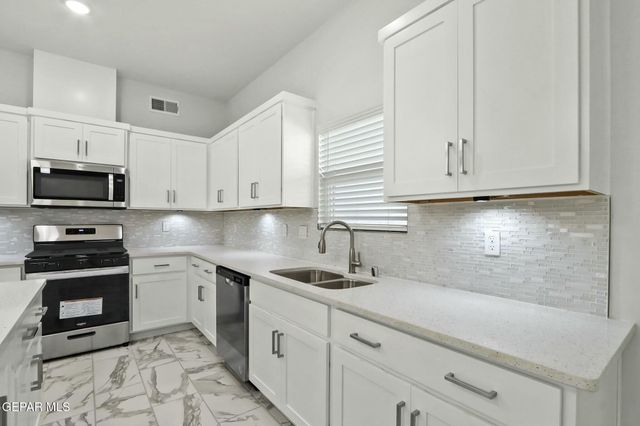 11496 Summer Drive A, Socorro, TX 79927