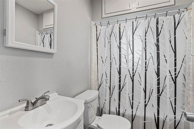 210 W Willingham Street B, Cleburne, TX 76033