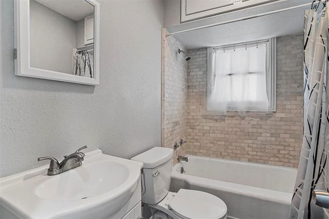 210 W Willingham Street B, Cleburne, TX 76033