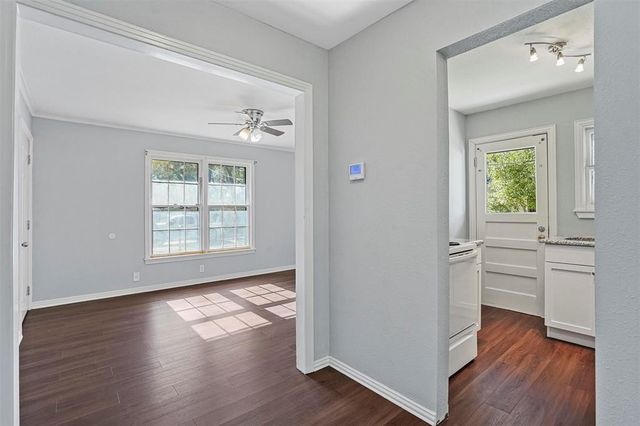 210 W Willingham Street B, Cleburne, TX 76033
