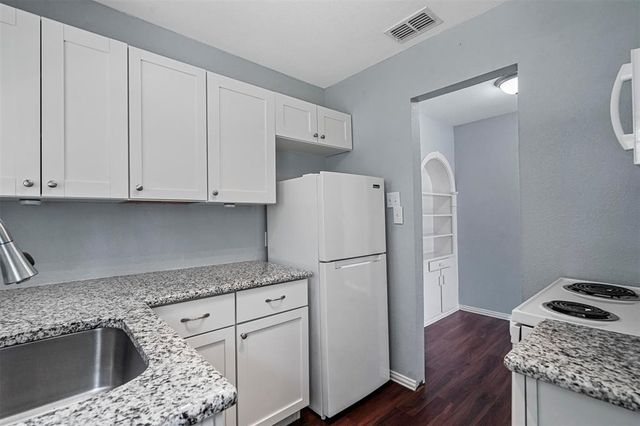 210 W Willingham Street B, Cleburne, TX 76033