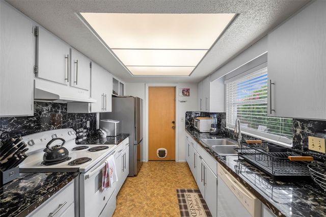 4594 PARNELL DRIVE, Sarasota, FL 34232