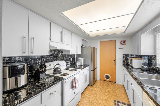 4594 PARNELL DRIVE, Sarasota, FL 34232