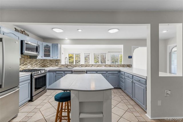 503 Thornehill Trail, Oxford, MI 48371
