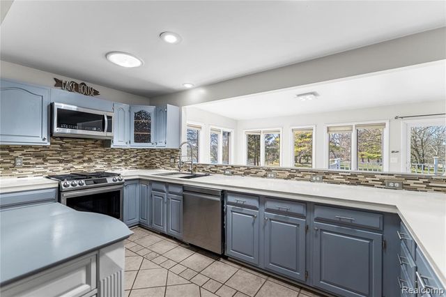 503 Thornehill Trail, Oxford, MI 48371