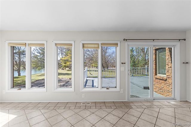 503 Thornehill Trail, Oxford, MI 48371