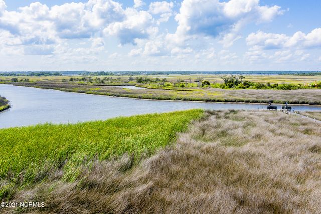 1211 N New River Drive, Holly Ridge, NC 28445