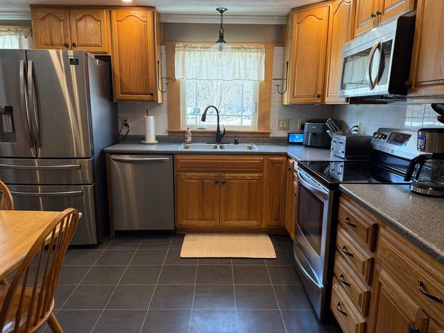 387 Meadow Brook Road, Brattleboro, VT 05301