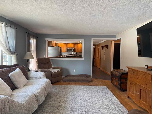 387 Meadow Brook Road, Brattleboro, VT 05301