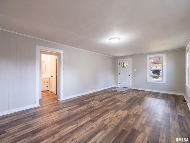 1108 S 6TH Street, Pekin, IL 61554