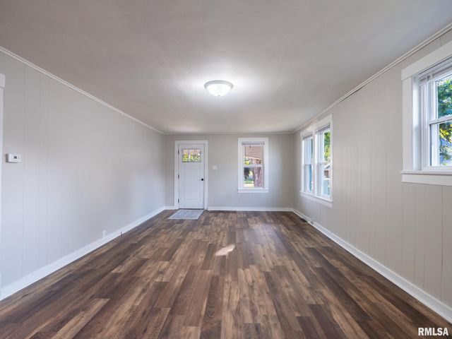 1108 S 6TH Street, Pekin, IL 61554