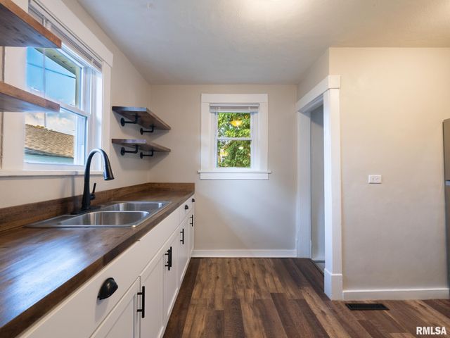 1108 S 6TH Street, Pekin, IL 61554