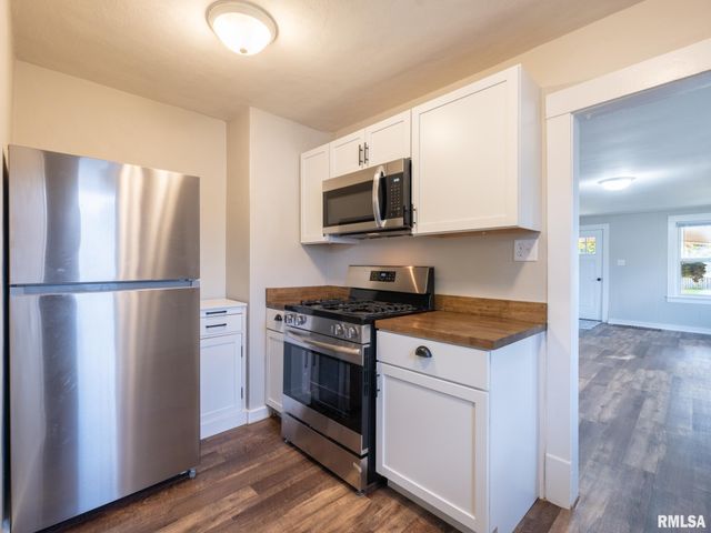 1108 S 6TH Street, Pekin, IL 61554