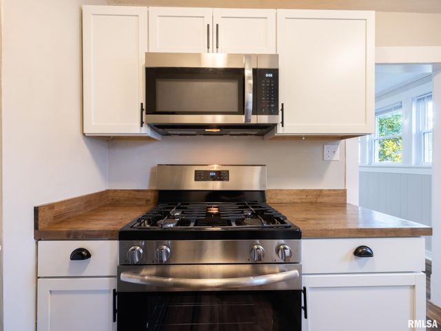 1108 S 6TH Street, Pekin, IL 61554