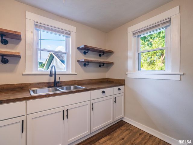 1108 S 6TH Street, Pekin, IL 61554