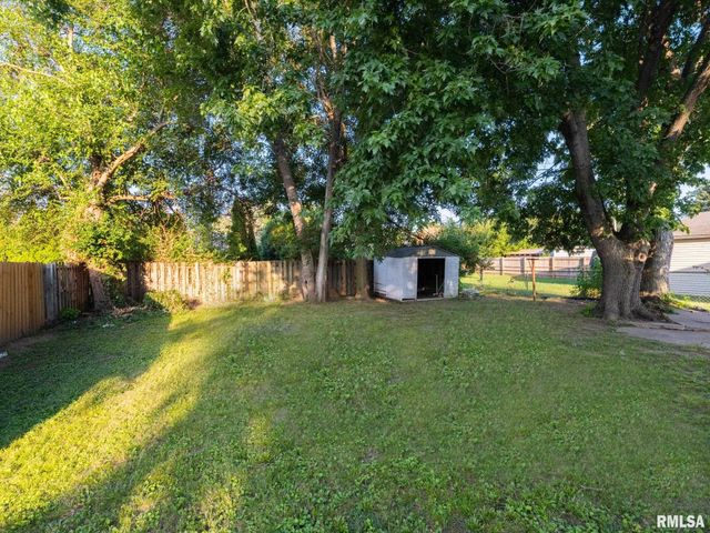 1108 S 6TH Street, Pekin, IL 61554
