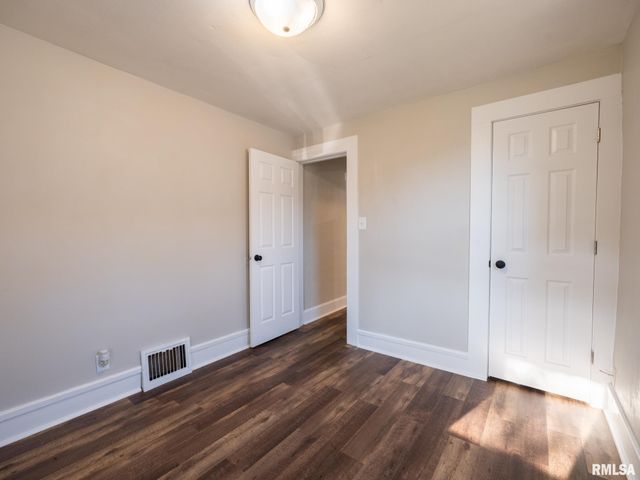 1108 S 6TH Street, Pekin, IL 61554