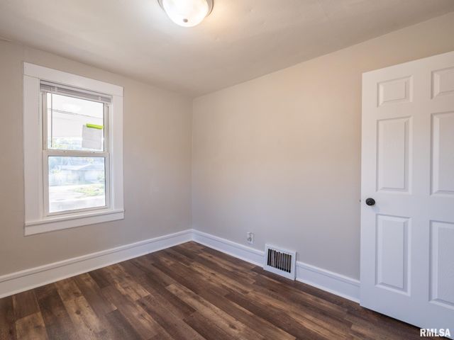 1108 S 6TH Street, Pekin, IL 61554