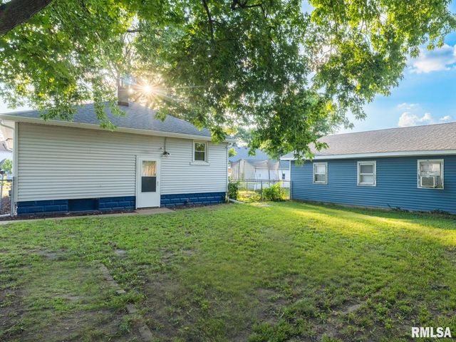 1108 S 6TH Street, Pekin, IL 61554