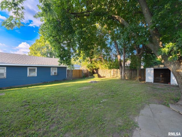 1108 S 6TH Street, Pekin, IL 61554