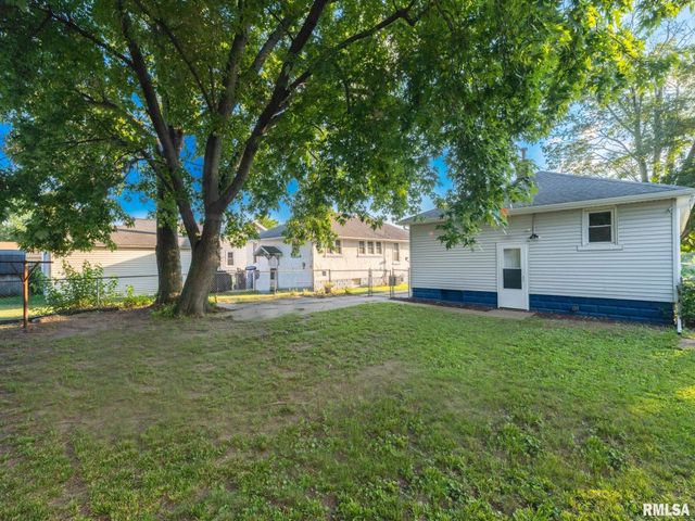 1108 S 6TH Street, Pekin, IL 61554