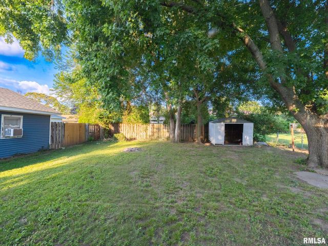 1108 S 6TH Street, Pekin, IL 61554