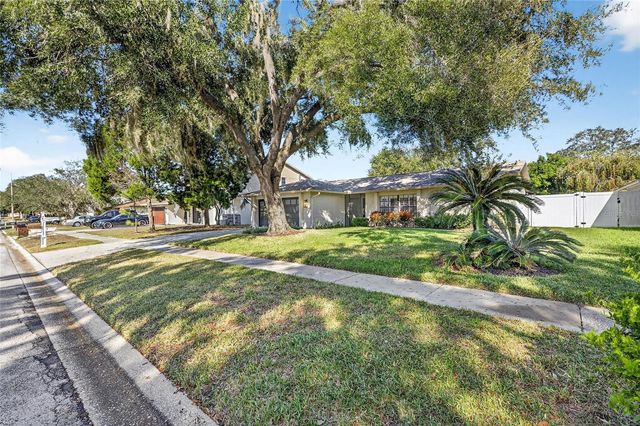 1322 CORNER OAKS DRIVE, Brandon, FL 33510