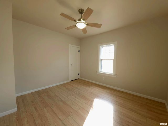 720 W LOUCKS Avenue, Peoria, IL 61604