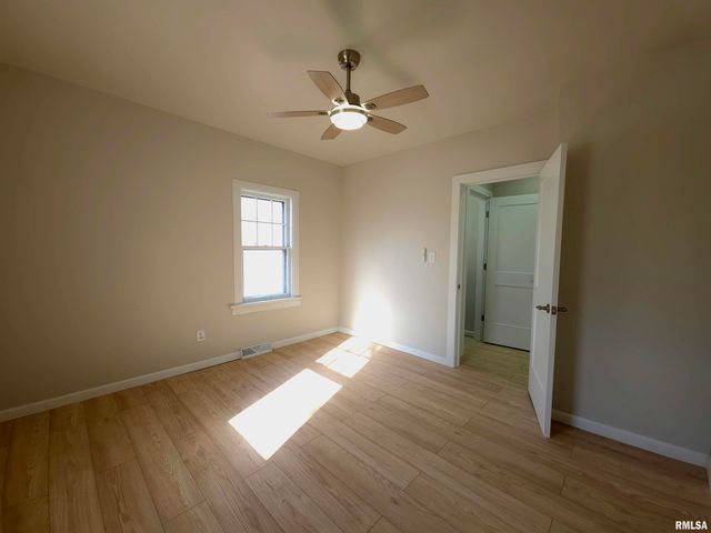 720 W LOUCKS Avenue, Peoria, IL 61604