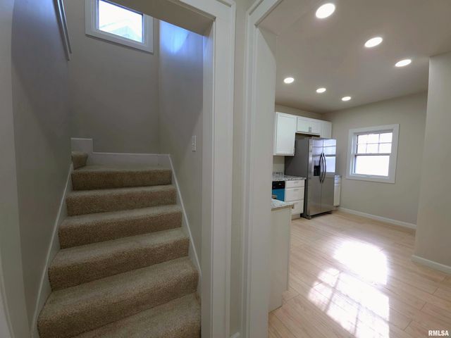 720 W LOUCKS Avenue, Peoria, IL 61604