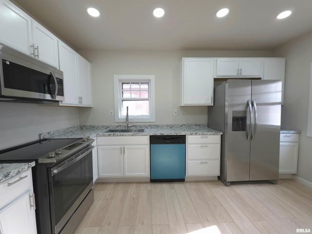 720 W LOUCKS Avenue, Peoria, IL 61604