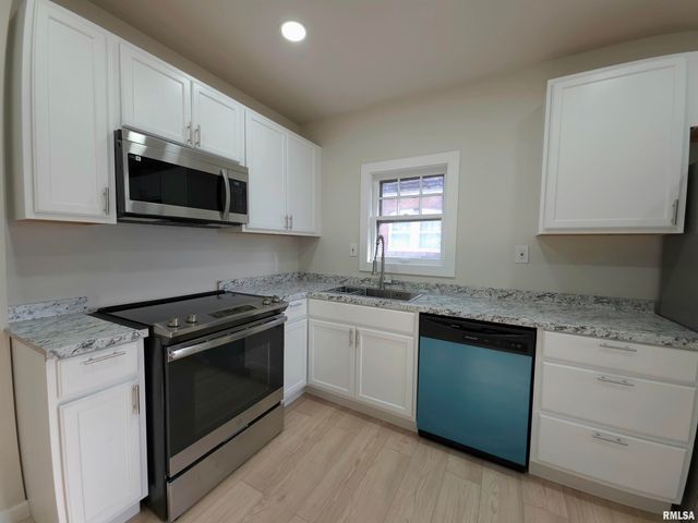 720 W LOUCKS Avenue, Peoria, IL 61604