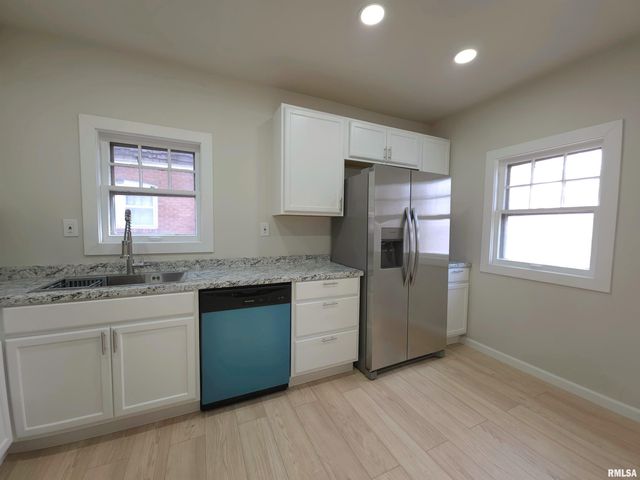 720 W LOUCKS Avenue, Peoria, IL 61604