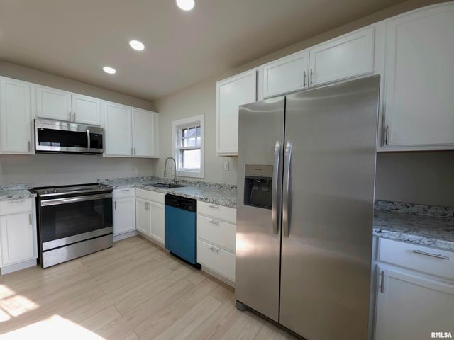 720 W LOUCKS Avenue, Peoria, IL 61604