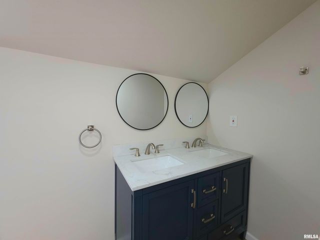 720 W LOUCKS Avenue, Peoria, IL 61604