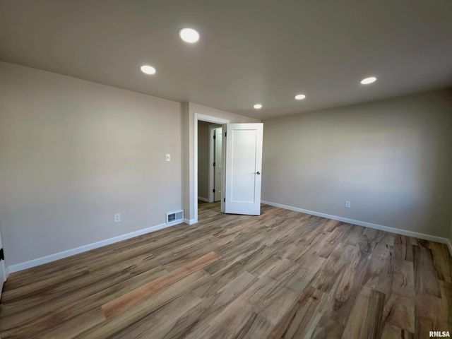 720 W LOUCKS Avenue, Peoria, IL 61604