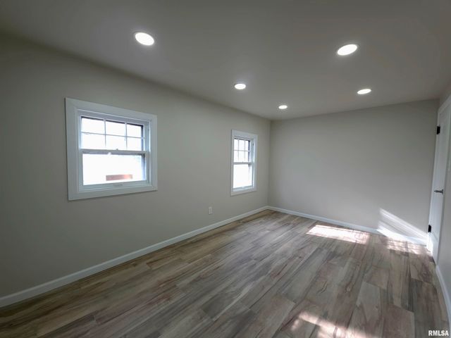 720 W LOUCKS Avenue, Peoria, IL 61604