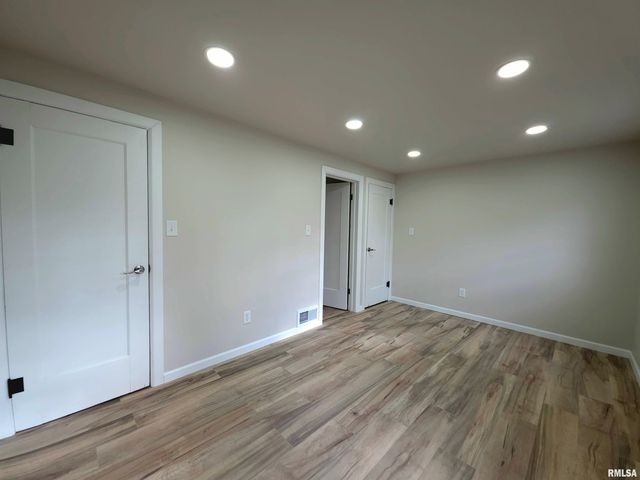 720 W LOUCKS Avenue, Peoria, IL 61604