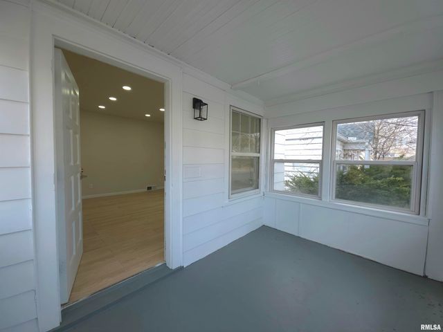 720 W LOUCKS Avenue, Peoria, IL 61604