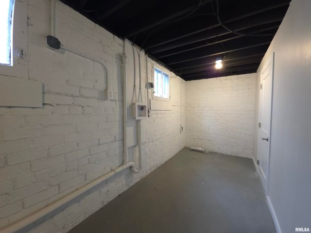 720 W LOUCKS Avenue, Peoria, IL 61604